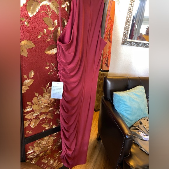 BRAND NEW BADGLEY MISCHKA RUCHED HALTER-NECK COCKTAIL DRESS- BURGUNDY SZ 0-4 - Picture 11 of 16